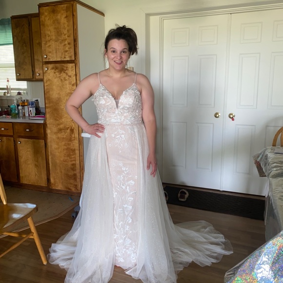 Azazie Sade Wedding Dress - Picture 4 of 10